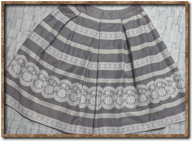 エムズグレイシー 刺繍入りボーダースカート グレー < ブランド エムズグレイシー 刺繍入りボーダースカート グレー < ブランドの