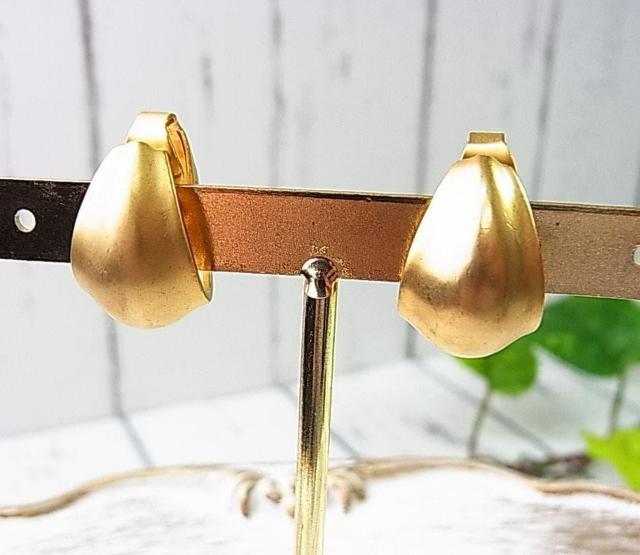 ★正規品美品 CUSHKA(クシュカ) ヴィンテージ フープ イヤリング ゴールド色 マット仕上げ < 女性アクセサリー/時計  ★正規品美品 CUSHKA(クシュカ) ヴィンテージ フープ イヤリング ゴールド色 マット仕上げ < 女性アクセサリー/時計の