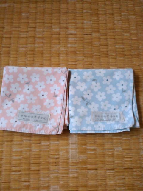 中古品 ハンカチ 花柄 2枚 < 女性ファッション 中古品 ハンカチ 花柄 2枚 < 女性ファッションの