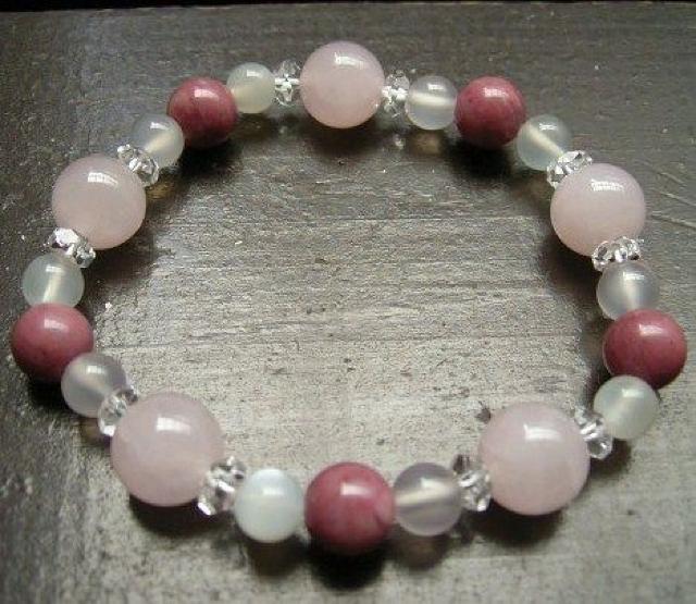 ローズクォーツxピーモンタイトxピンクカルセドニー < 女性アクセサリー/時計 ローズクォーツxピーモンタイトxピンクカルセドニー < 女性アクセサリー/時計の