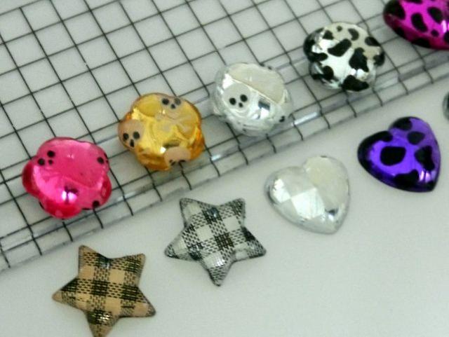 デコ電手芸パーツ 15mmチェックスカル柄星ハート花形 計20個 < 香水/コスメ/ネイル デコ電手芸パーツ 15mmチェックスカル柄星ハート花形 計20個 < 香水/コスメ/ネイルの