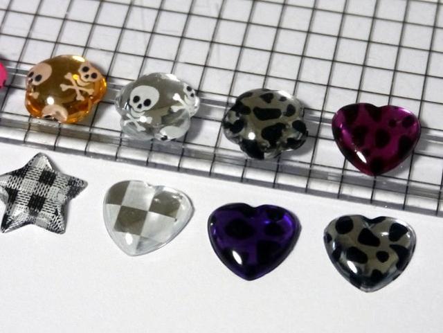 デコ電手芸パーツ 15mmチェックスカル柄星ハート花形 計20個 < 香水/コスメ/ネイル デコ電手芸パーツ 15mmチェックスカル柄星ハート花形 計20個 < 香水/コスメ/ネイルの