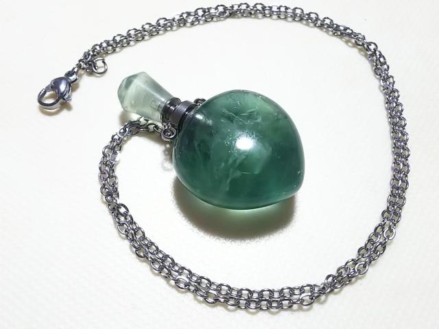 天然石★グリーンフローライト 原石 ペンダント < 女性アクセサリー/時計 天然石★グリーンフローライト 原石 ペンダント < 女性アクセサリー/時計の