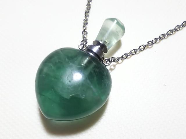 天然石★グリーンフローライト 原石 ペンダント < 女性アクセサリー/時計 天然石★グリーンフローライト 原石 ペンダント < 女性アクセサリー/時計の