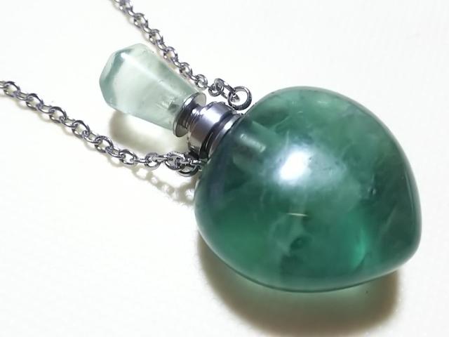 天然石★グリーンフローライト 原石 ペンダント < 女性アクセサリー/時計 天然石★グリーンフローライト 原石 ペンダント < 女性アクセサリー/時計の