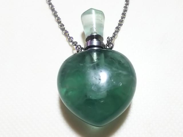 天然石★グリーンフローライト 原石 ペンダント < 女性アクセサリー/時計 天然石★グリーンフローライト 原石 ペンダント < 女性アクセサリー/時計の