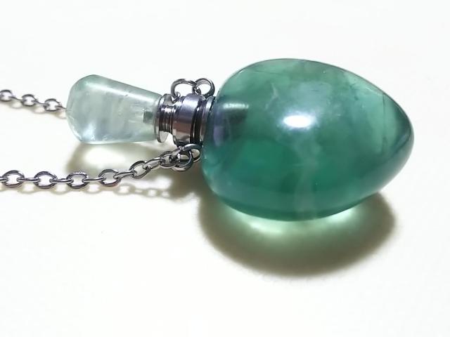 天然石★グリーンフローライト 原石 ペンダント < 女性アクセサリー/時計 天然石★グリーンフローライト 原石 ペンダント < 女性アクセサリー/時計の