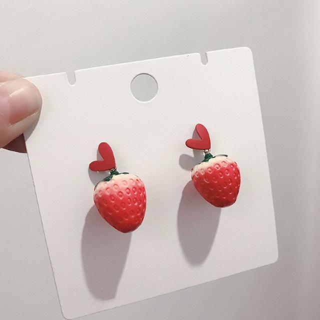 新品 アンティーク調 可愛いぷっくり苺ハートピアス < 女性アクセサリー/時計 新品 アンティーク調 可愛いぷっくり苺ハートピアス < 女性アクセサリー/時計の