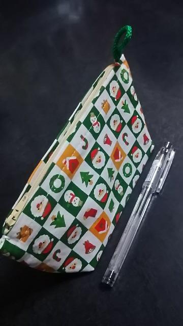 ハンドメイド 【ミニポーチ★クリスマス(サンタ)柄】 ペンポーチ < 女性ファッション  ハンドメイド 【ミニポーチ★クリスマス(サンタ)柄】 ペンポーチ  < 女性ファッションの
