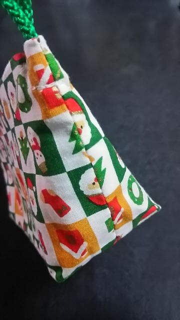 ハンドメイド 【ミニポーチ★クリスマス(サンタ)柄】 ペンポーチ < 女性ファッション  ハンドメイド 【ミニポーチ★クリスマス(サンタ)柄】 ペンポーチ < 女性ファッションの
