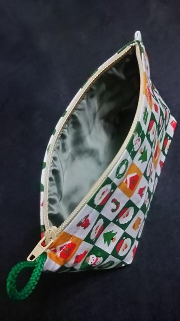 ハンドメイド 【ミニポーチ★クリスマス(サンタ)柄】 ペンポーチ < 女性ファッション  ハンドメイド 【ミニポーチ★クリスマス(サンタ)柄】 ペンポーチ < 女性ファッションの