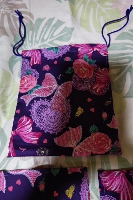 ★新品紫×薔薇リボンハートレースラメ入シンデレラ柄給食巾着袋&ランチョンマット3点セット < キッズ/ベビー ★新品紫×薔薇リボンハートレースラメ入シンデレラ柄給食巾着袋&ランチョンマット3点セット < キッズ/ベビーの