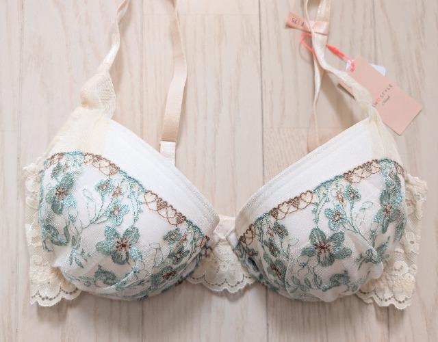 F75★トリンプ★アモスタイル★エアリーフィールブラ★ブラジャー★新品★送料無料 < 女性ファッション  F75★トリンプ★アモスタイル★エアリーフィールブラ★ブラジャー★新品★送料無料 < 女性ファッションの