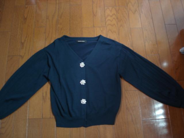 ★クイーンズコート ボタンがキュートな袖プリーツデザインニット★着用2・3度!超激安!再値下げ!最終出品! < ブランド ★クイーンズコート ボタンがキュートな袖プリーツデザインニット★着用2・3度!超激安!再値下げ!最終出品! < ブランドの