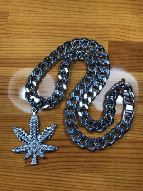 マリファナネックレス シルバー 60cm 大麻 ガンジャ ヒップ ホップ HipHop 喜平 ラッパー マイアミメンズアクセサリー < 男性アクセサリー/時計  マリファナネックレス シルバー 60cm 大麻 ガンジャ ヒップ ホップ HipHop 喜平 ラッパー マイアミメンズアクセサリー  < 男性アクセサリー/時計の