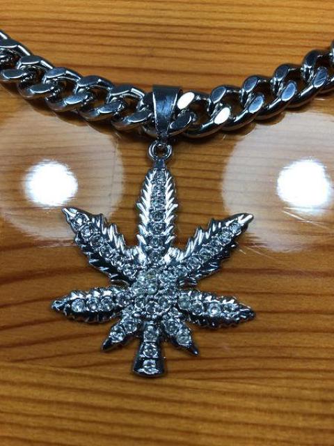 マリファナネックレス シルバー 60cm 大麻 ガンジャ ヒップ ホップ HipHop 喜平 ラッパー マイアミメンズアクセサリー < 男性アクセサリー/時計  マリファナネックレス シルバー 60cm 大麻 ガンジャ ヒップ ホップ HipHop 喜平 ラッパー マイアミメンズアクセサリー < 男性アクセサリー/時計の