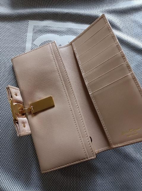 Ferragamo܂蒷zɔiifGY큚@tFKz300~