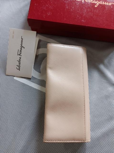 Ferragamo܂蒷zɔiifGY큚@tFKz300~