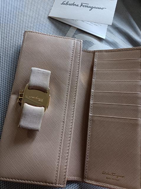 Ferragamo܂蒷zɔiifGY큚@tFKz300~