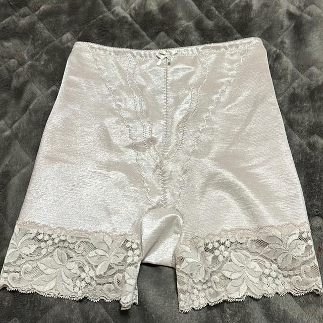 ☆☆☆タンス整理品 衣類 おまとめOK ホームクリーニング済み ベージュ系 ガードル 64サイズ < 女性ファッション  ☆☆☆タンス整理品 衣類 おまとめOK ホームクリーニング済み ベージュ系 ガードル 64サイズ  < 女性ファッションの