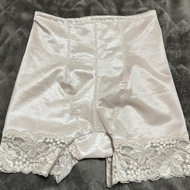 ☆☆☆タンス整理品 衣類 おまとめOK ホームクリーニング済み ベージュ系 ガードル 64サイズ < 女性ファッション  ☆☆☆タンス整理品 衣類 おまとめOK ホームクリーニング済み ベージュ系 ガードル 64サイズ < 女性ファッションの