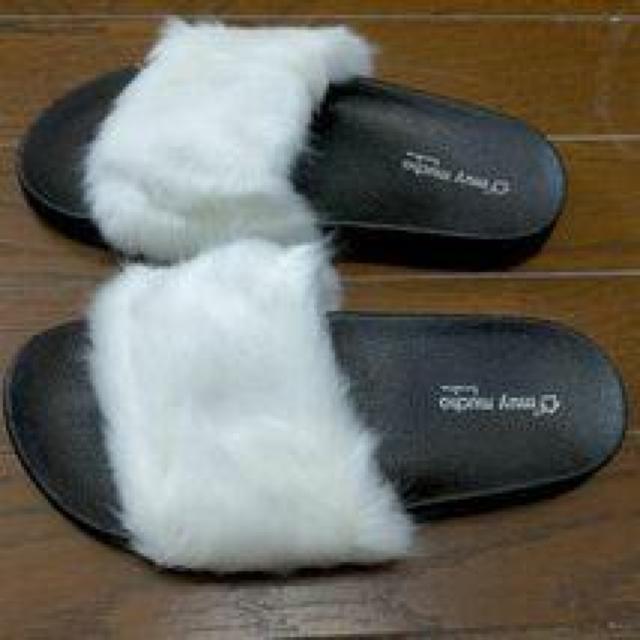 北欧の人気ブランド muymucho  高級ファーサンダル 5 36 < 女性ファッション  北欧の人気ブランド muymucho  高級ファーサンダル 5 36  < 女性ファッションの