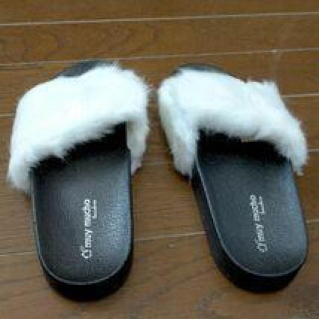 北欧の人気ブランド muymucho  高級ファーサンダル 5 36 < 女性ファッション  北欧の人気ブランド muymucho  高級ファーサンダル 5 36 < 女性ファッションの