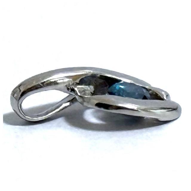 Pt900 ブルーダイヤ ペンダントトップ チャーム < 女性アクセサリー/時計 Pt900 ブルーダイヤ ペンダントトップ チャーム < 女性アクセサリー/時計の