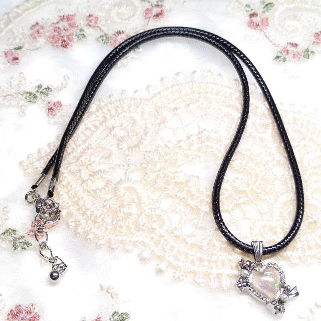 ハンドメイド☆コードネックレス☆ハートキラキラホワイト < 女性ファッション ハンドメイド☆コードネックレス☆ハートキラキラホワイト < 女性ファッションの