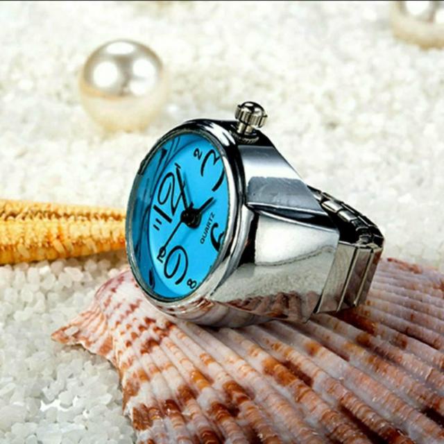 新品 未使用 指輪 時計 シンプル 白 文字盤 レインボー  < 女性アクセサリー/時計  新品 未使用 指輪 時計 シンプル 白 文字盤 レインボー  < 女性アクセサリー/時計の