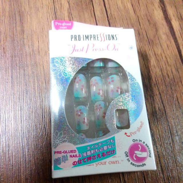 接着剤やネイルテープが要らない 新品 定価1880円 < 香水/コスメ/ネイル  接着剤やネイルテープが要らない 新品 定価1880円  < 香水/コスメ/ネイルの