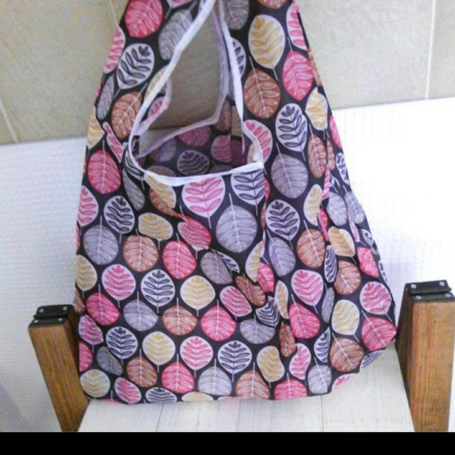 新品 リーフ柄 折り畳みエコバッグ < 女性ファッション 新品 リーフ柄 折り畳みエコバッグ < 女性ファッションの