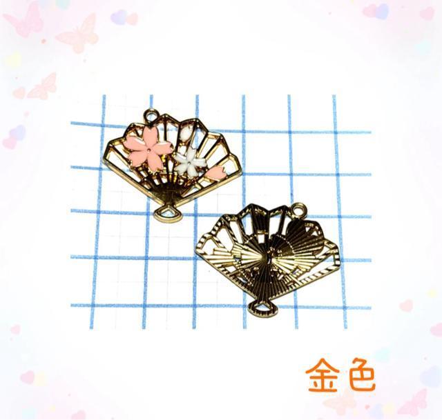 5004 桜の扇子 5個 金属パーツ アクセサリーチャーム ハンドメイド材料 春 花 < ペット/手芸/園芸 5004 桜の扇子 5個 金属パーツ アクセサリーチャーム ハンドメイド材料 春 花 < ペット/手芸/園芸の