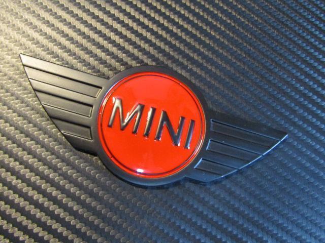 ● BMW MINI cooper ミニ クーパー MAD BLACK&RED メタル製 スポーツエンブレム! < 自動車/バイク ● BMW MINI cooper ミニ クーパー MAD BLACK&RED メタル製 スポーツエンブレム! < 自動車/バイク
