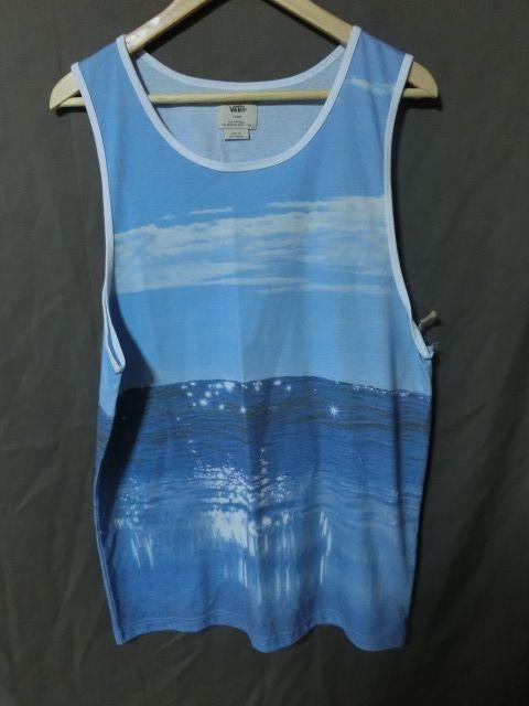 USA購入バンズ【Vans】綺麗な海岸絵柄デザイン タンクトップUS S < 男性ファッション  USA購入バンズ【Vans】綺麗な海岸絵柄デザイン タンクトップUS S  < 男性ファッションの