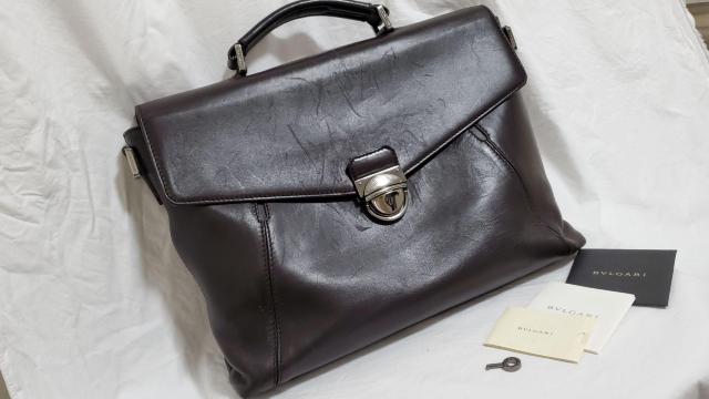 正規 ブルガリ ロゴ金具 ビジネスバッグ 茶 クラシック ブリーフ 書類鞄 ビーゼロリング 鍵有 アイコン装飾 PC収納可○メンズ < ブランド  正規 ブルガリ ロゴ金具 ビジネスバッグ 茶 クラシック ブリーフ 書類鞄 ビーゼロリング 鍵有 アイコン装飾 PC収納可○メンズ  < ブランドの