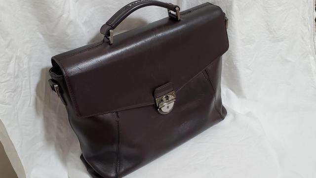正規 ブルガリ ロゴ金具 ビジネスバッグ 茶 クラシック ブリーフ 書類鞄 ビーゼロリング 鍵有 アイコン装飾 PC収納可○メンズ < ブランド  正規 ブルガリ ロゴ金具 ビジネスバッグ 茶 クラシック ブリーフ 書類鞄 ビーゼロリング 鍵有 アイコン装飾 PC収納可○メンズ < ブランドの