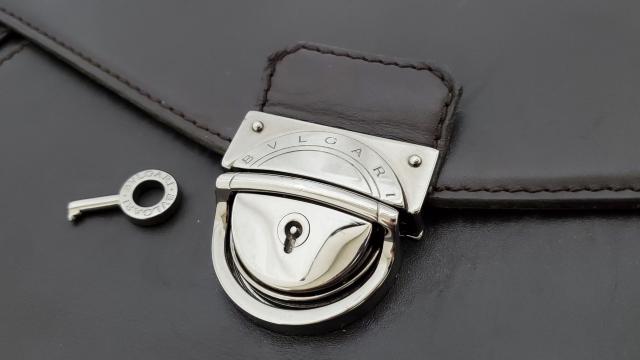 正規 ブルガリ ロゴ金具 ビジネスバッグ 茶 クラシック ブリーフ 書類鞄 ビーゼロリング 鍵有 アイコン装飾 PC収納可○メンズ < ブランド  正規 ブルガリ ロゴ金具 ビジネスバッグ 茶 クラシック ブリーフ 書類鞄 ビーゼロリング 鍵有 アイコン装飾 PC収納可○メンズ < ブランドの
