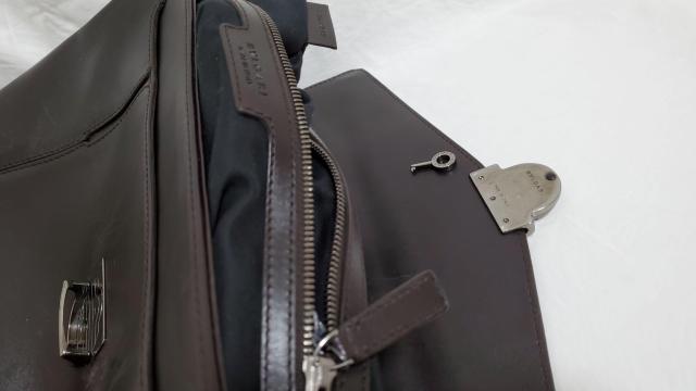 正規 ブルガリ ロゴ金具 ビジネスバッグ 茶 クラシック ブリーフ 書類鞄 ビーゼロリング 鍵有 アイコン装飾 PC収納可○メンズ < ブランド  正規 ブルガリ ロゴ金具 ビジネスバッグ 茶 クラシック ブリーフ 書類鞄 ビーゼロリング 鍵有 アイコン装飾 PC収納可○メンズ < ブランドの