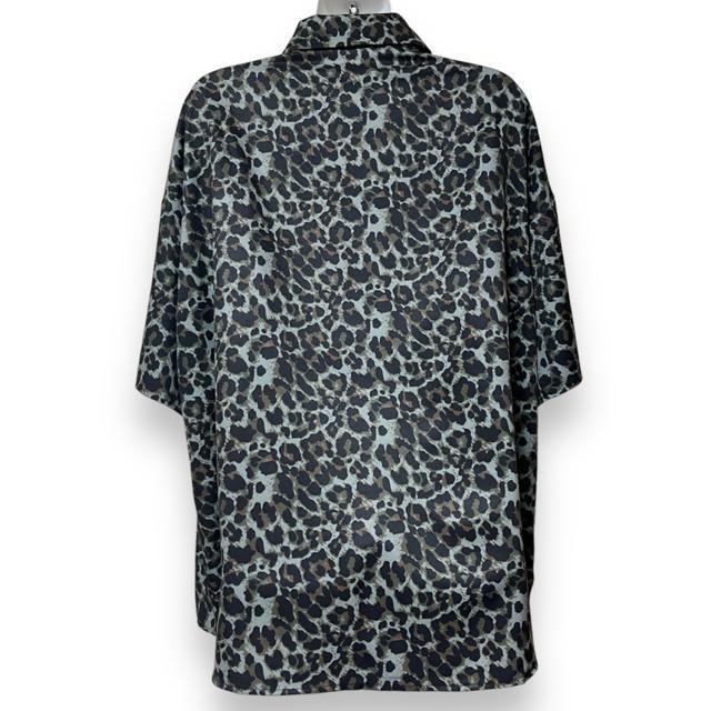 【新品/SHEIN/L】ダスティグリーン地☆レオパ柄半袖シャツ☆ユニセックス < 女性ファッション  【新品/SHEIN/L】ダスティグリーン地☆レオパ柄半袖シャツ☆ユニセックス < 女性ファッションの