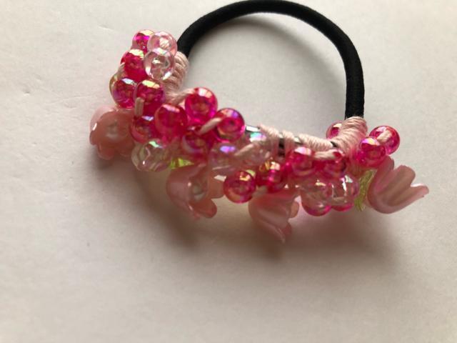 ハンドメイド ヘアゴム  キラキラビーズ盛り盛り♪ お花 葉っぱ ピンク < 女性ファッション  ハンドメイド ヘアゴム  キラキラビーズ盛り盛り♪ お花 葉っぱ ピンク < 女性ファッションの