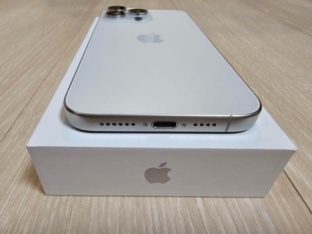 iPhone 15 pro max  256gb white titanium  Ɠd/AV 