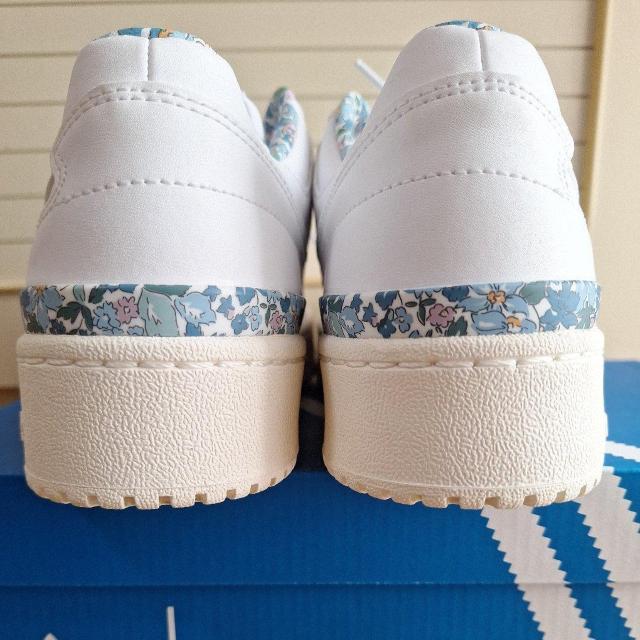 adidas  AfB_X Ԗ͗l  Xj[J[  uh 