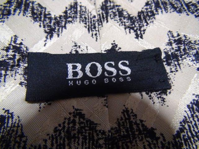 BOSSのネクタイシルク100% イタリア製!。 < 男性ファッション  BOSSのネクタイシルク100% イタリア製!。 < 男性ファッションの