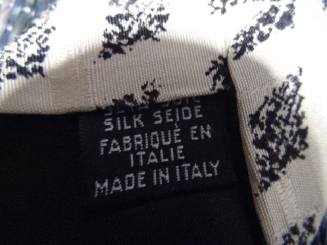 BOSSのネクタイシルク100% イタリア製!。 < 男性ファッション  BOSSのネクタイシルク100% イタリア製!。 < 男性ファッションの