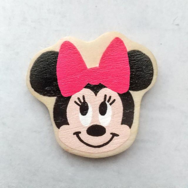 Disney ミッキーマウス マグネット 木製 5種類セット スケーター 大きさ見本に500円玉と写しました < アニメ/コミック/キャラクター  Disney ミッキーマウス マグネット 木製 5種類セット スケーター 大きさ見本に500円玉と写しました < アニメ/コミック/キャラクターの