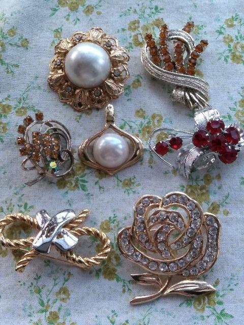 昭和レトロブローチまとめ売り(ペンダントトップ一つ) < 女性アクセサリー/時計 昭和レトロブローチまとめ売り(ペンダントトップ一つ) < 女性アクセサリー/時計の