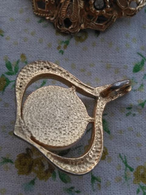 昭和レトロブローチまとめ売り(ペンダントトップ一つ) < 女性アクセサリー/時計 昭和レトロブローチまとめ売り(ペンダントトップ一つ) < 女性アクセサリー/時計の