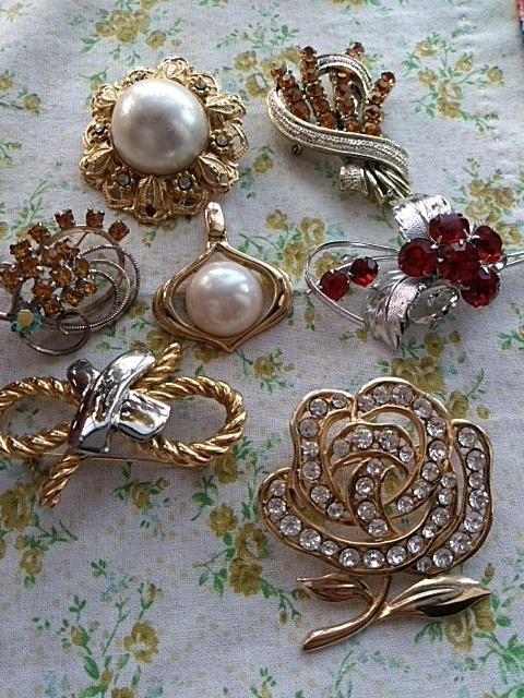 昭和レトロブローチまとめ売り(ペンダントトップ一つ) < 女性アクセサリー/時計 昭和レトロブローチまとめ売り(ペンダントトップ一つ) < 女性アクセサリー/時計の