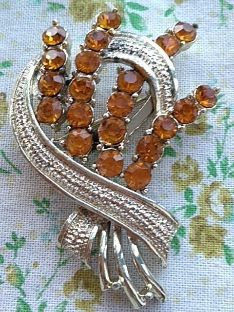 昭和レトロブローチまとめ売り(ペンダントトップ一つ) < 女性アクセサリー/時計 昭和レトロブローチまとめ売り(ペンダントトップ一つ) < 女性アクセサリー/時計の